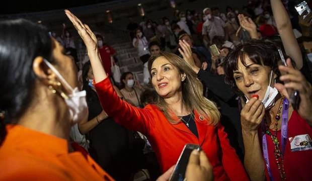 CHP Kadın Kolları Genel Başkanlığına Aylin Nazlıaka seçildi