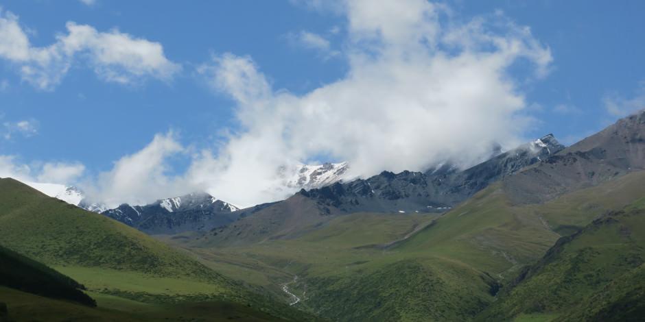 Kırgızistan Tanrı Dağları yamacında cazibe merkezi: Çunkurçak Vadisi