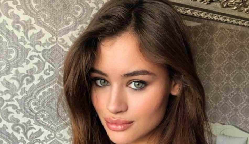 ukraynali_top_model_daria_kyryliuk_izmir_cesmede_darbedildi_1596437523_1694.jpg