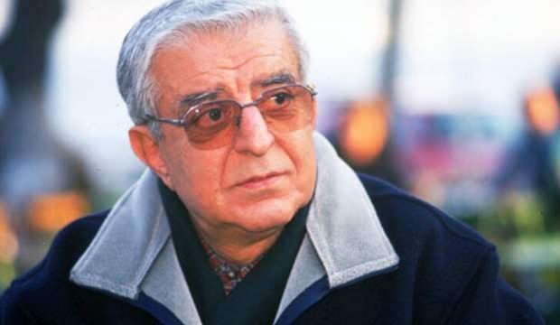 Ünlü tiyatrocu Üstün Asutay hayatını kaybetti