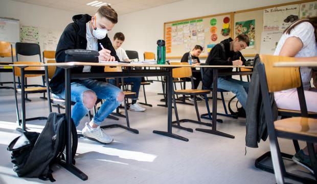Almanya Da Okullarda Maske Tartismasi Derste Takma Zorunlulugu Dunya Haberleri