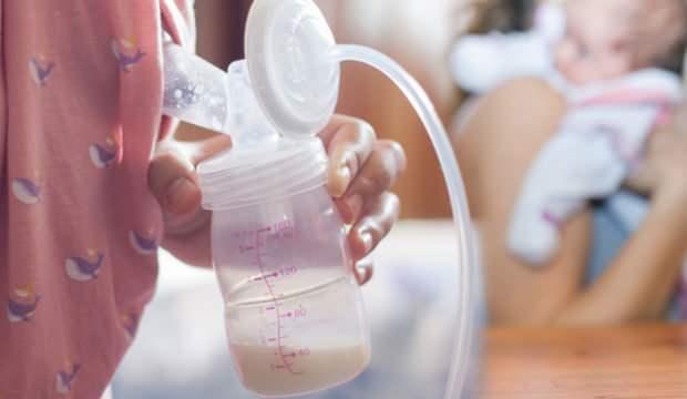 Ağrısız anne sütü nasıl sağılır ve saklanır? Elle ve elektrikli pompa ile süt sağma yöntemi - Bebek Haberleri
