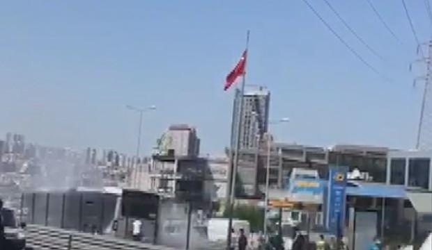 Avcılar'da metrobüs yangını, yolcular tahliye edildi