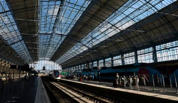 Fransa Da Hizli Trende Cikan Elektrik Arizasi Binlerce Kisiyi Magdur Etti Dunya Haberleri