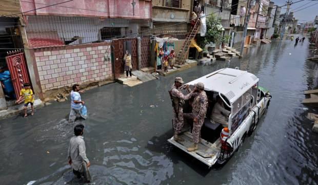 Pakistan'da muson yağmurları etkisini sürdürüyor: 24 ölü