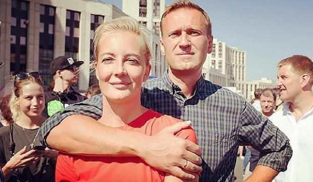 Zehirlenen Aleksey Navalni komadan çıktı