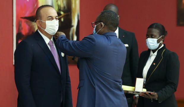 Çavuşoğlu’na 'Devlet Nişanı' verildi