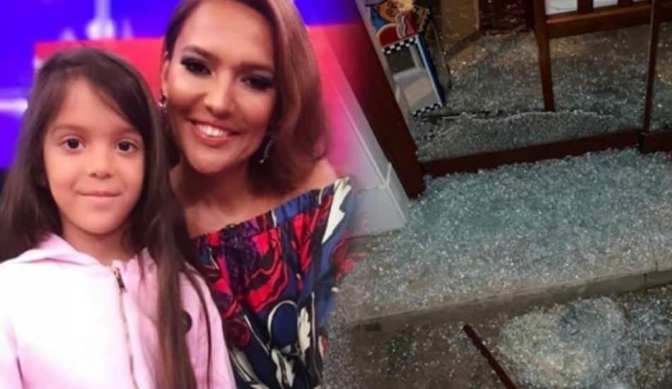 Ünlü şarkıcı Demet Akalın kızı Hira okula başladı!