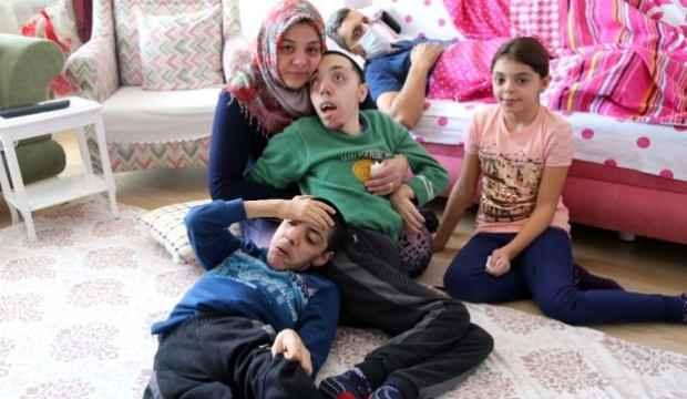 İki engelli çocuğuna bakarken kansere yakalanan baba hayatını kaybetti
