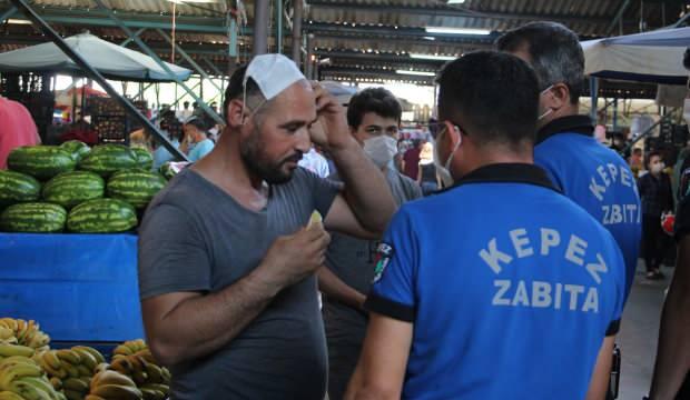 Maskeyi bone gibi takan adamın zabıtaya verdiği cevap şaşırttı