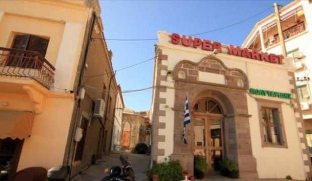 Türbeyi yıkıp market yapmışlar!