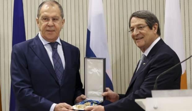 Rusya ikili oynuyor! Hafter’e savaşçı, Atina’ya destek