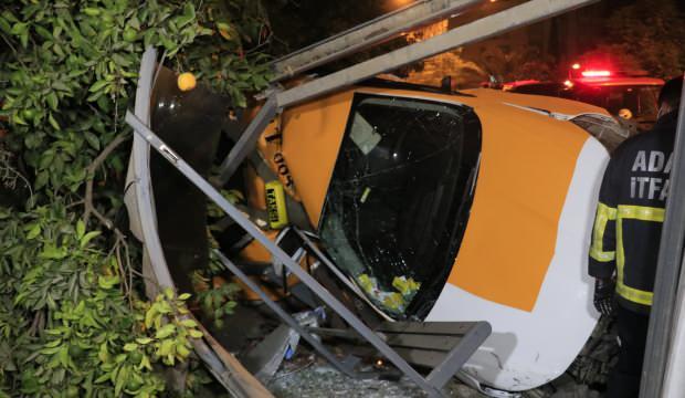 Adana’da hafif ticari araç ile otomobil çarpıştı: 6 yaralı