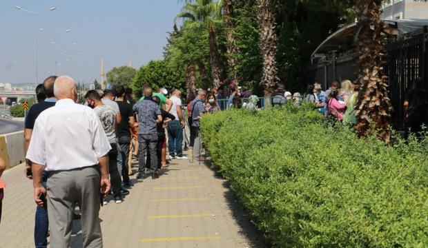 Antalya Adliyesi önünde HES kodu kuyruğu