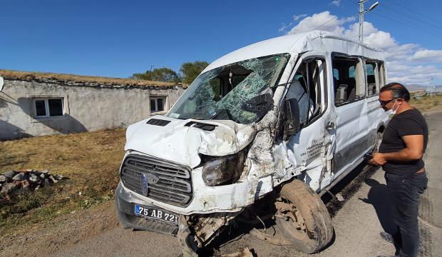 Ardahan'da veterinerleri taşıyan araç devrildi: 4 yaralı