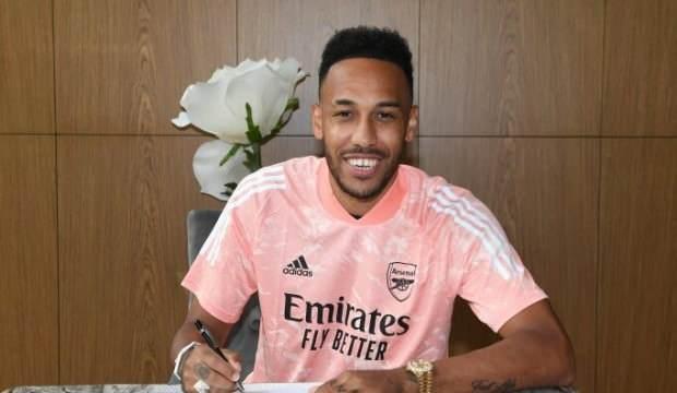 Aubameyang 2023'e kadar Arsenal'da