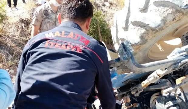 Devrilen traktörün altında kalan sürücü öldü