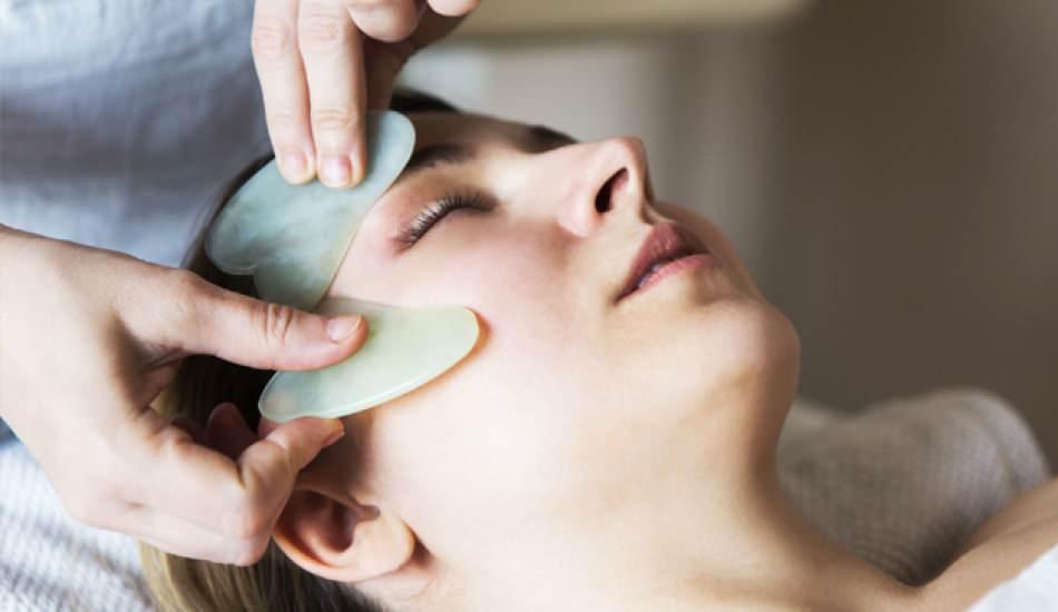 gua_sha_nedir_ve_gua_sha_nasil_uygulanir_gua_sha_tasi_nasil_kullanilir_gua_sha_masaj_teknigi_1600246267_2534.jpg