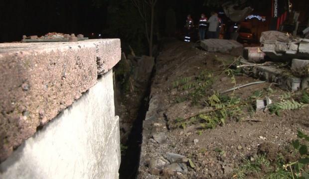 Küçükçekmece’de sitenin istinat duvarı çöktü