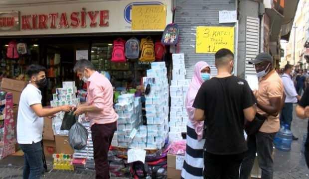 Kırtasiyeler defter kalem değil maske satıyor