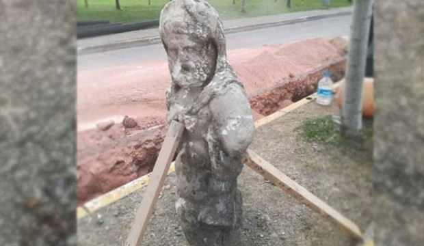 Yol kazısı sırasında Roma dönemine ait heykel bulundu