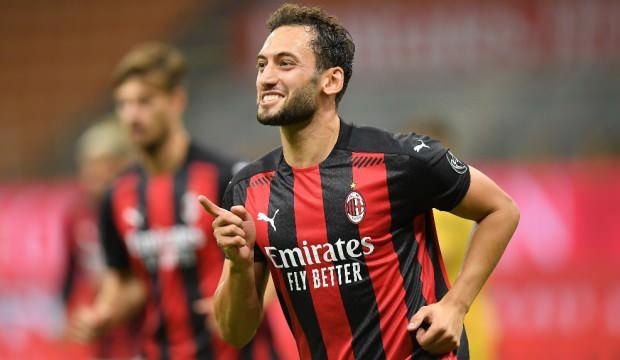 Hakan Çalhanoğlu, Milan'ı tura uçurdu!