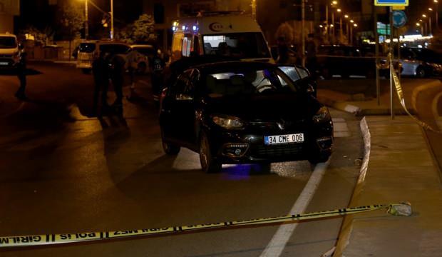 Bağcılar'da otomobile silahlı saldırı: 1 ölü 1 yaralı