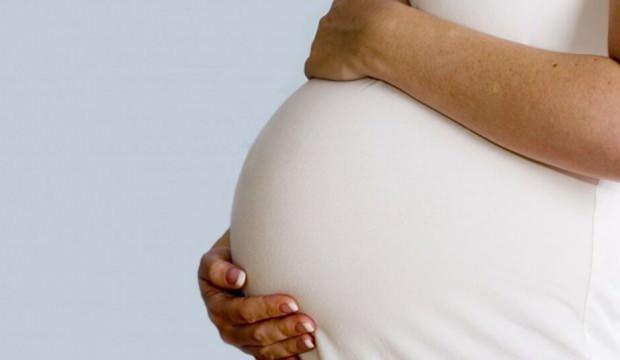 Doğacak çocuğunun cinsiyetini öğrenmek için eşinin karnını deşti