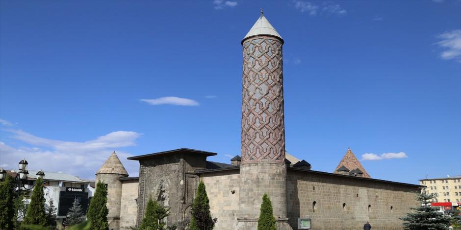 Erzurum'da gezilecek tarihi yerler en sessiz günlerini yaşıyor