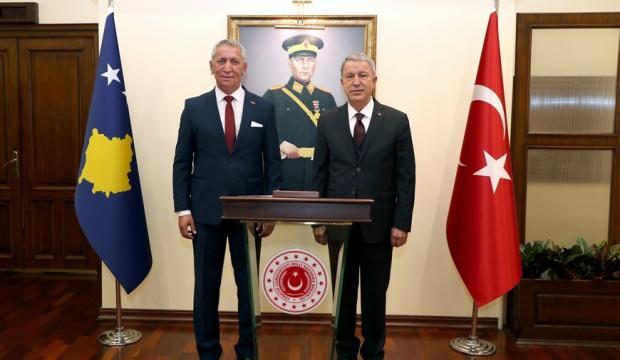 Bakan Akar, Kosova Savunma Bakanı Quni ile bir araya geldi