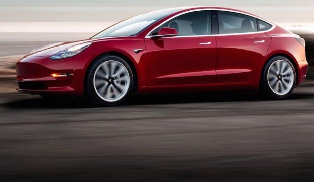 Tesla Model 3'ün fiyatında indirim yaptı
