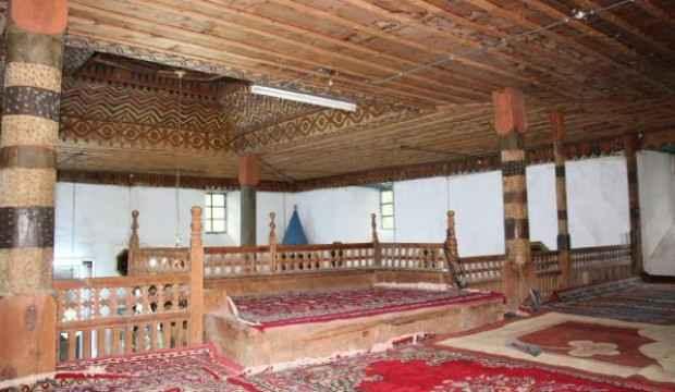 Tek çivi çakılmadan yapılan cami 354 yıldır ayakta