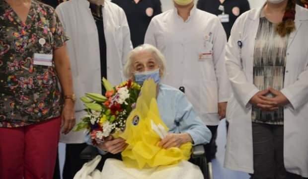 94 yaşındaki emekli hemşire, koronavirüsü yendi