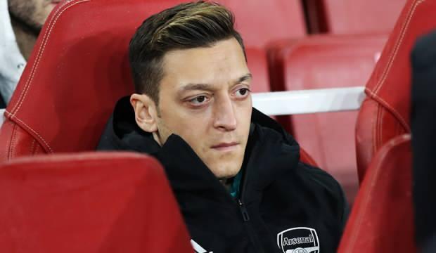 Arsenal'de Mesut Özil'e ikinci şok!