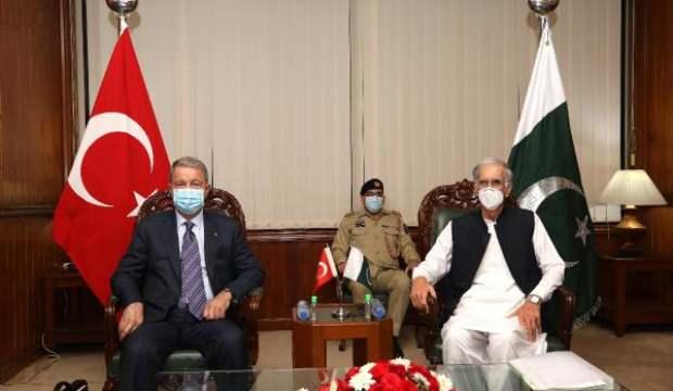 Bakan Akar, Pakistan Savunma Bakanı ile görüştü