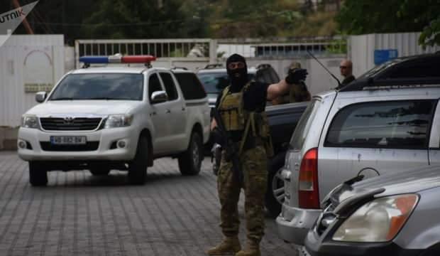 Gürcistan'da bankada silahlı soygun: En az 20 rehine var