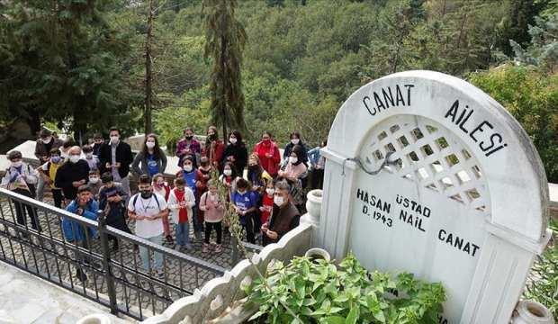Hasan Nail Canat, Eyüpsultan'daki kabri başında anıldı