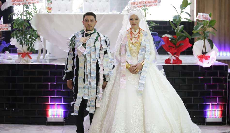 mustaki_asiret_dugununde_taki_yarisi_1_saatlik_dugunde_40_dakika_1603190438_2636.jpg