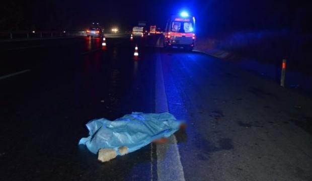 Yolun karşısına geçmek isterken, birçok aracın çarpmasıyla öldü
