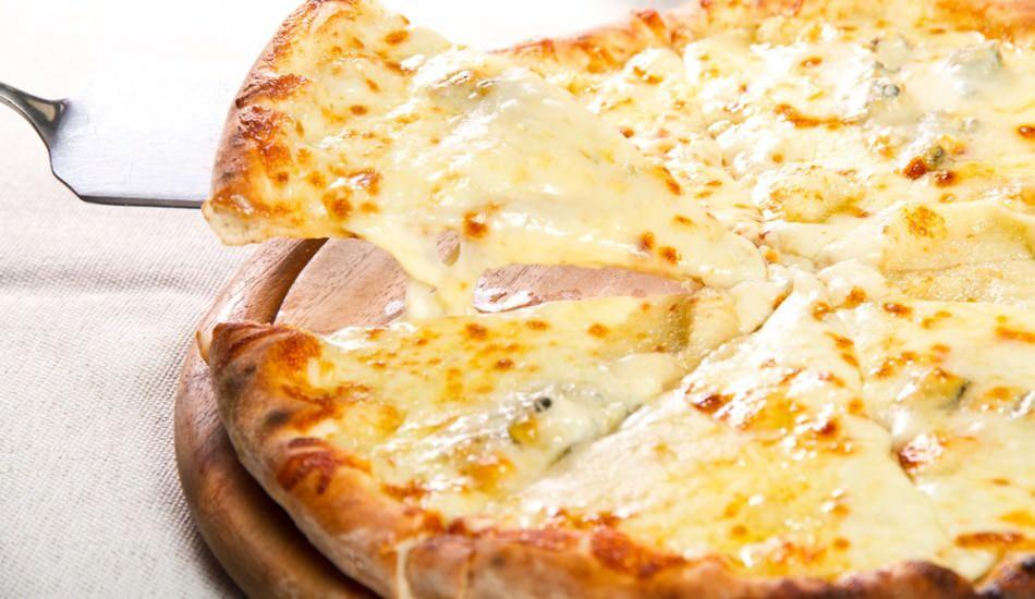 dort_peynirli_pizza_nasil_yapilir_en_kolay_dort_peynirli_pizza_yapimi_1604058044_5013.jpg
