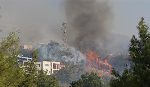 Hatay'da çıkan orman yangını yerleşim yerlerine sıçradı