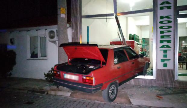 Alkollü sürücü işyerine daldı