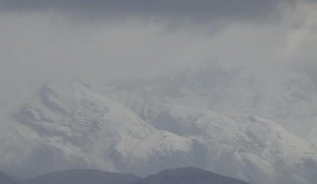 Yüksekova’nın dağları beyaz gelinliğini giydi