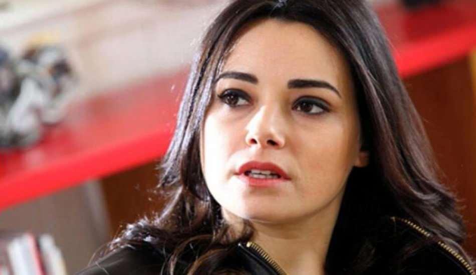 kurtlar_vadisinin_elifi_ozgu_namal_7_yil_sonra_setlere_geri_donuyor_1605075887_0531.jpg