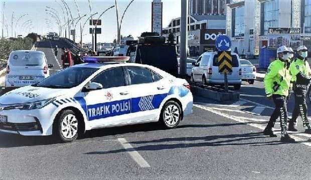 Motosiklet, çöp kamyonuna çarptı: 2 ölü