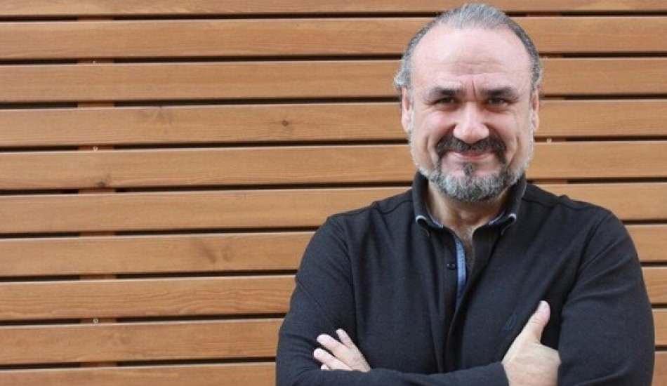 opera_sanatcisi_hakan_aysev_depremzedelere_bagisliyor_1605681889_1344.jpg