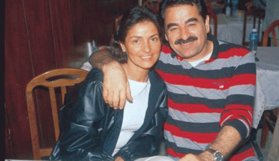 ibrahim_tatlisesin_esi_derya_tuna_sesim_guzel_olsa_gidip_bir_turku_soylerdim_1606207411_2812.gif
