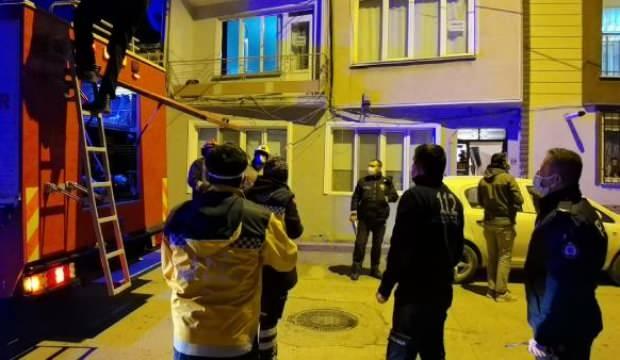 Yangını görüp sokağa çıkan meraklı vatandaşları polis evlerine gönderdi