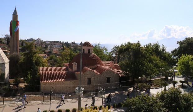 Antalya’da camilerden korona virüs uyarısı
