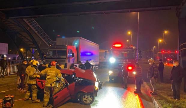 Balikesir De Otomobille Tirin Carpismasi Sonucu 3 Kisi Yaralandi Guncel Haberleri